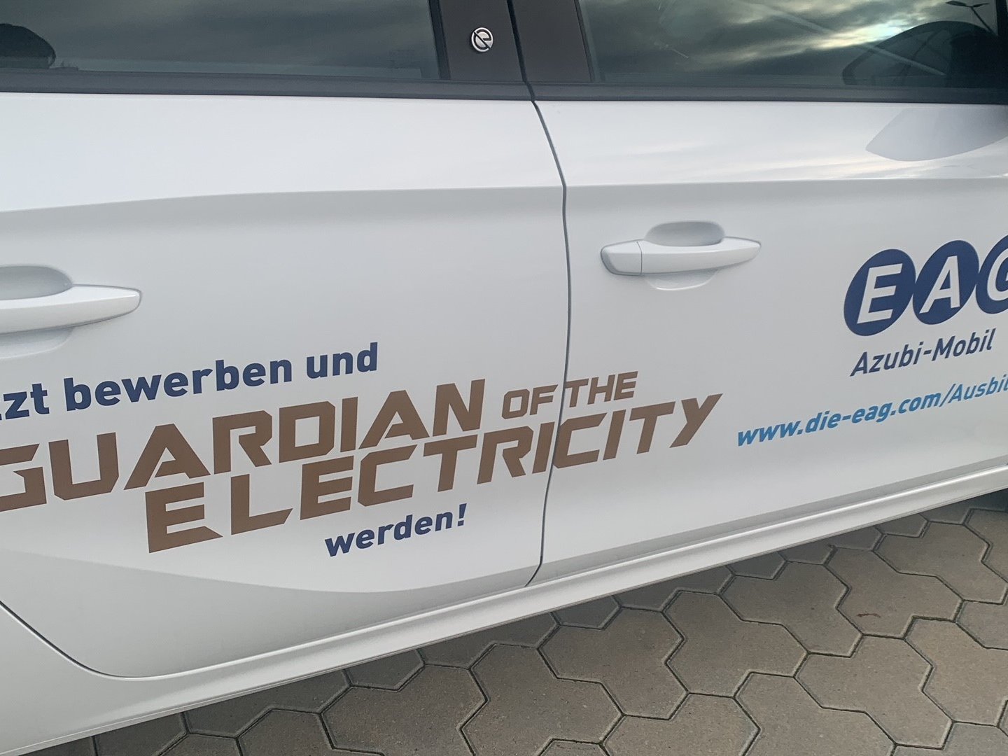 EAG-Azubis starten in neuem Azubi-Mobil durch